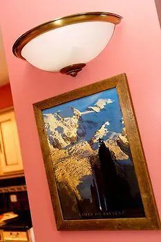 Apartment President, Alpes Agency, Central Chamonix, Sleeps 12 Apartment *